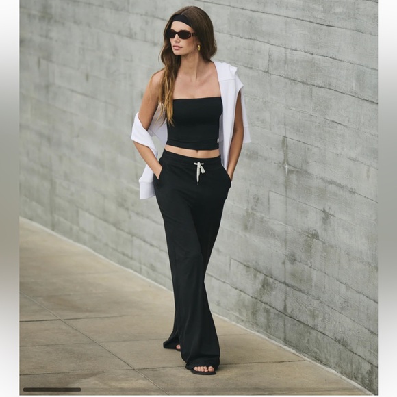 Vuori Women's Black Halo Wide-Leg Pants - Picture 3 of 9